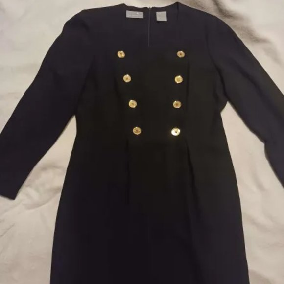 Womans's Dress - Picture 2 of 8